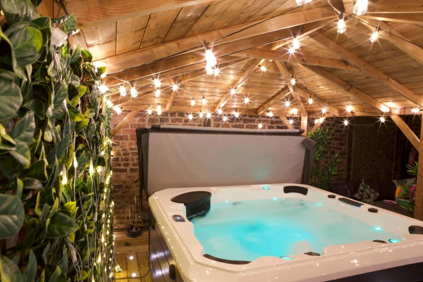 Romance On The Rows - Hot Tub City Centre เชสเตอร์ ภายนอก รูปภาพ