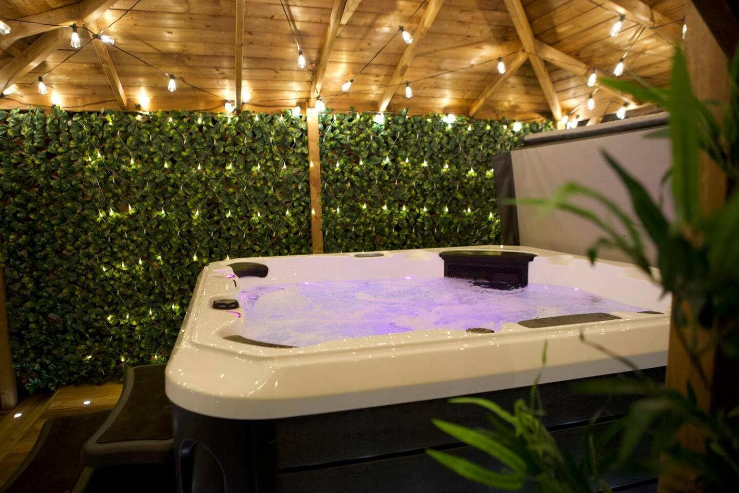 Romance On The Rows - Hot Tub City Centre เชสเตอร์ ภายนอก รูปภาพ